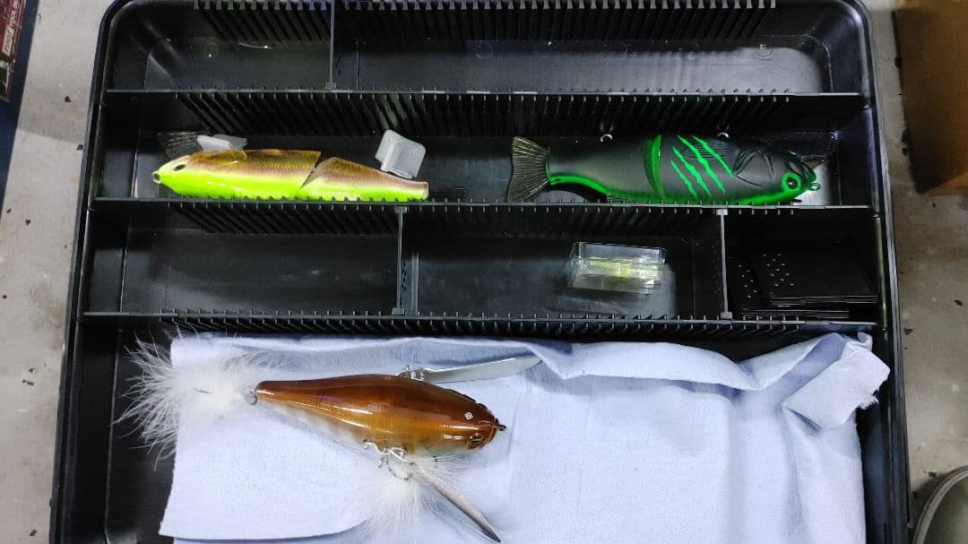 バスルアー　タックルボックス4つ　予備品　全て付けます　引退　レイドジャパン　等