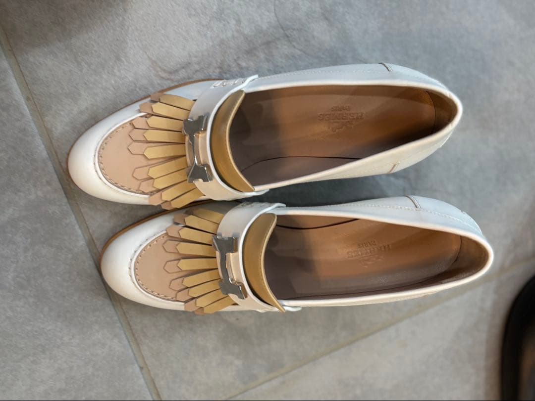 エルメス エリゼ レザー H金具 フリンジ パンプス ホワイト