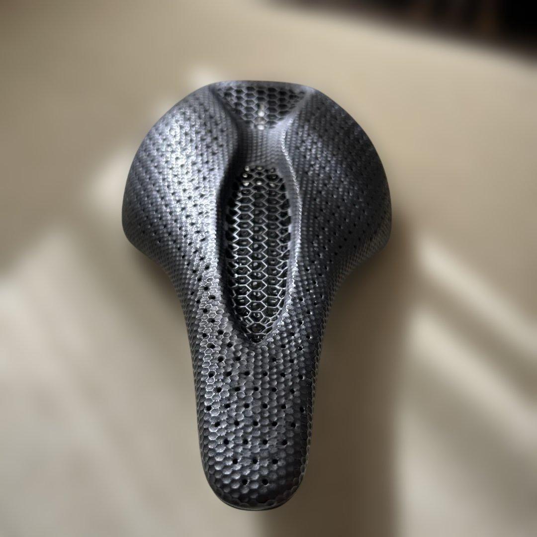 【相当美品】スペシャライズド POWER MIRROR 143　サドル