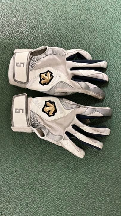 西武ライオンズ　外崎修汰　手袋　バッティンググローブ