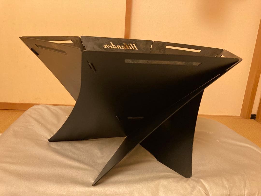 ハイランダー焚き火台　六花 ブラックエディション　専用梯形五徳と焚き火シート付き