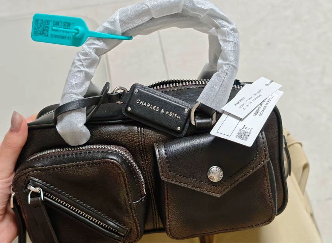 新品CHARLES&KEITH 复古ボストン多口袋手提包 Multi