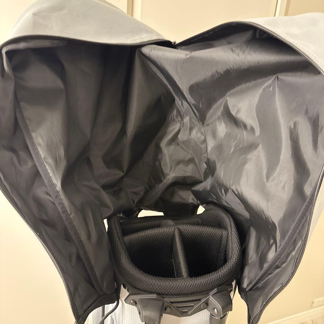 TAYLOR MADE スタンド付きキャディバッグ