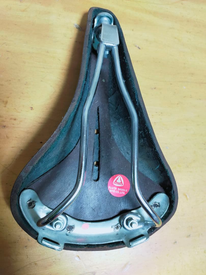 黒 革サドル BELT TOKYO JIS刻印あり 未使用保管品の通販はau PAY