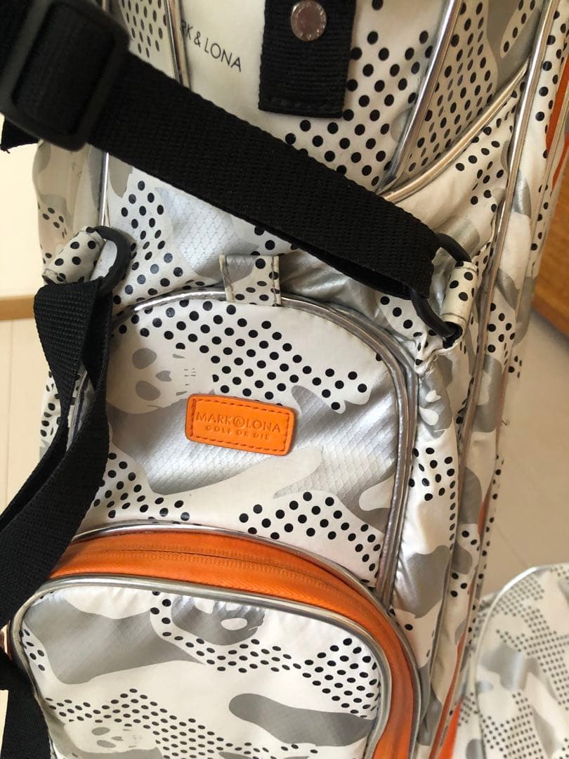 人気！MARK& LONA ゴルフバッグ ホワイト・シルバー・オレンジ