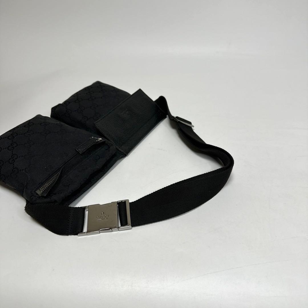 t61【美品】グッチ　GGキャンバス レザー　ブラックウエストポーチショルダー.