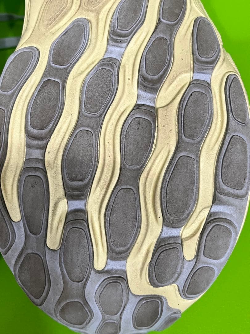 ニューバランス フレッシュフォーム 1080 ホカオネオネ アシックス ナイキ