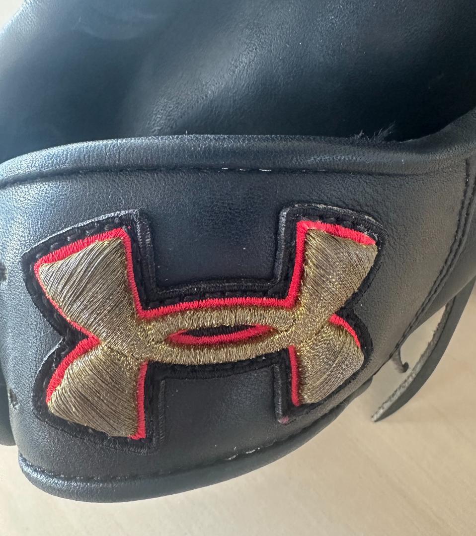 アンダーアーマー　軟式投手用右グローブ（大人用）