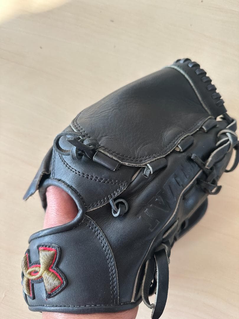 アンダーアーマー　軟式投手用右グローブ（大人用）