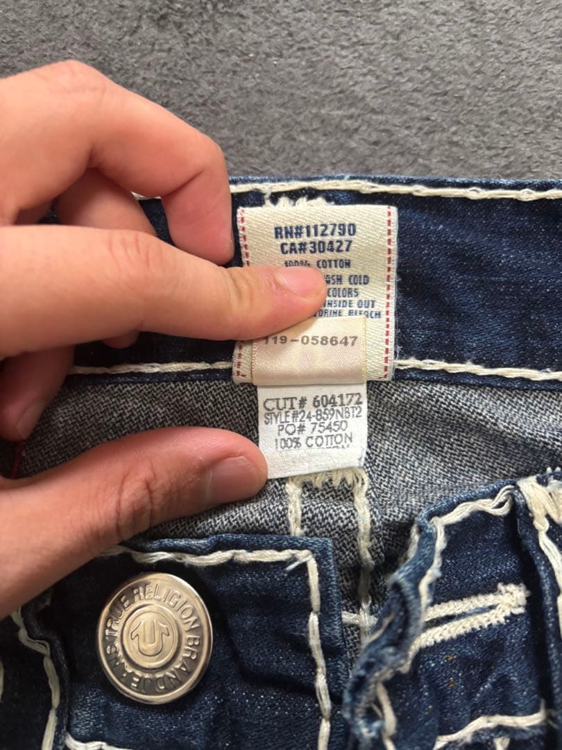 True Religion ダメージ加工ストレートジーンズ