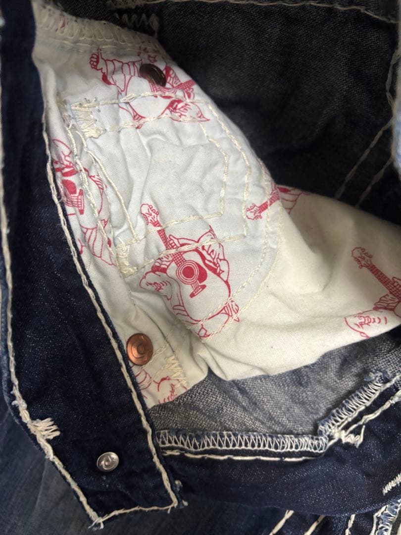 True Religion ダメージ加工ストレートジーンズ