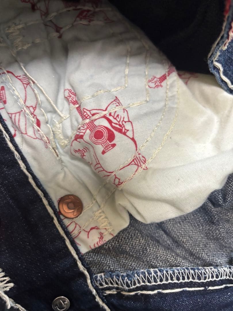 True Religion ダメージ加工ストレートジーンズ