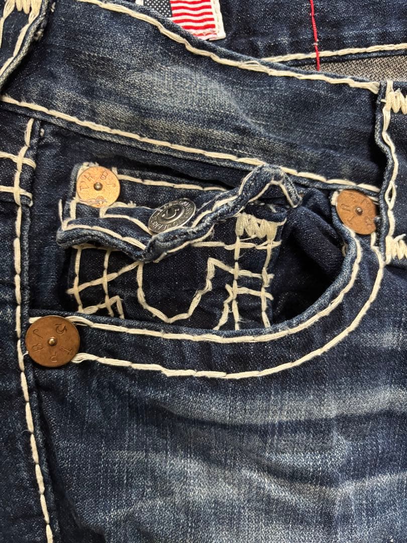 True Religion ダメージ加工ストレートジーンズ