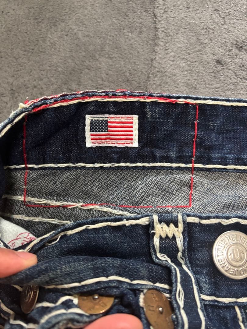 True Religion ダメージ加工ストレートジーンズ