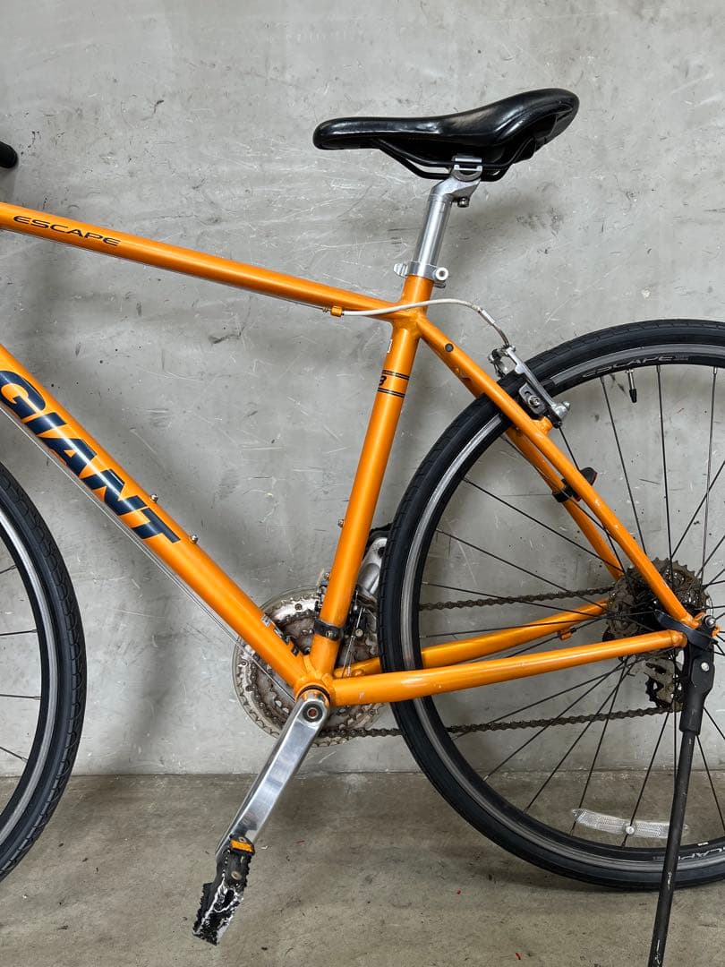 クロスバイク　GIANT ESCAPE R3 ジャイアント　前後タイヤ新品‼️