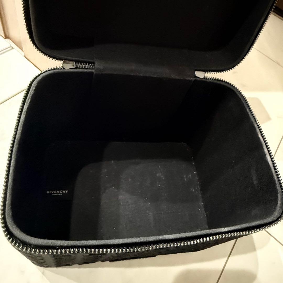 ジバンシイ ブラック モノグラム バニティ2025 非売品 未使用に近い