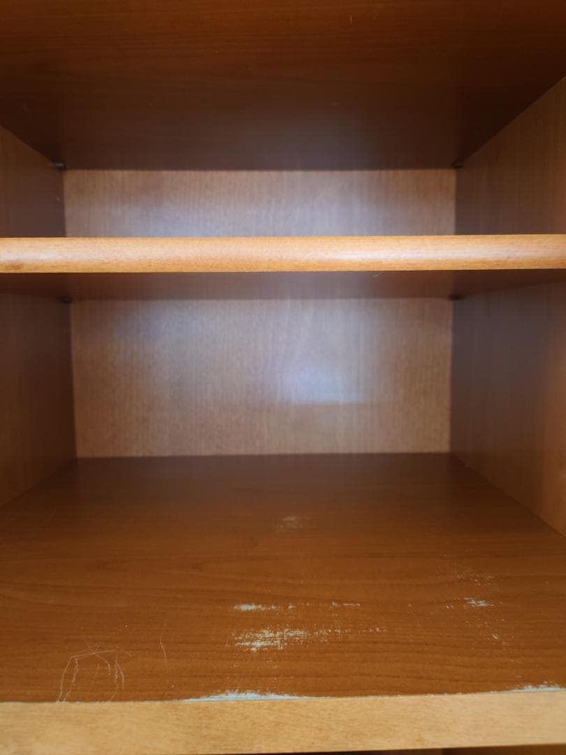 木製食器棚・キッチンボート・カップボード（左側）