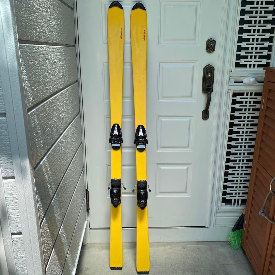 Nordica スキー板 イエロー バインディング、ストック付き