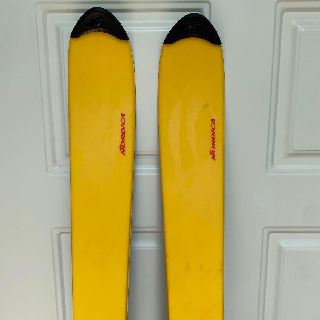 Nordica スキー板 イエロー バインディング、ストック付き