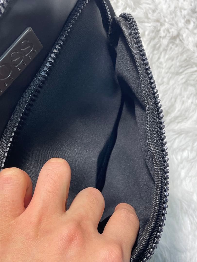 未使用品　HUGO BOSS ヒューゴボス ショルダーバッグ メンズ ブラック