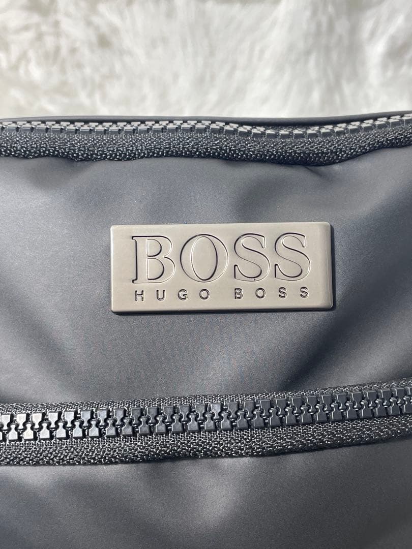 未使用品　HUGO BOSS ヒューゴボス ショルダーバッグ メンズ ブラック