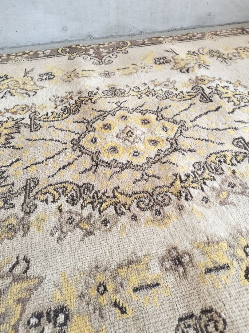 カフェオレ・ベージュにイエロー　ヴィンテージトルコラグNo.724