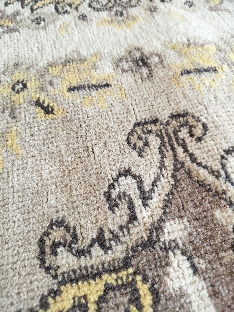 カフェオレ・ベージュにイエロー　ヴィンテージトルコラグNo.724