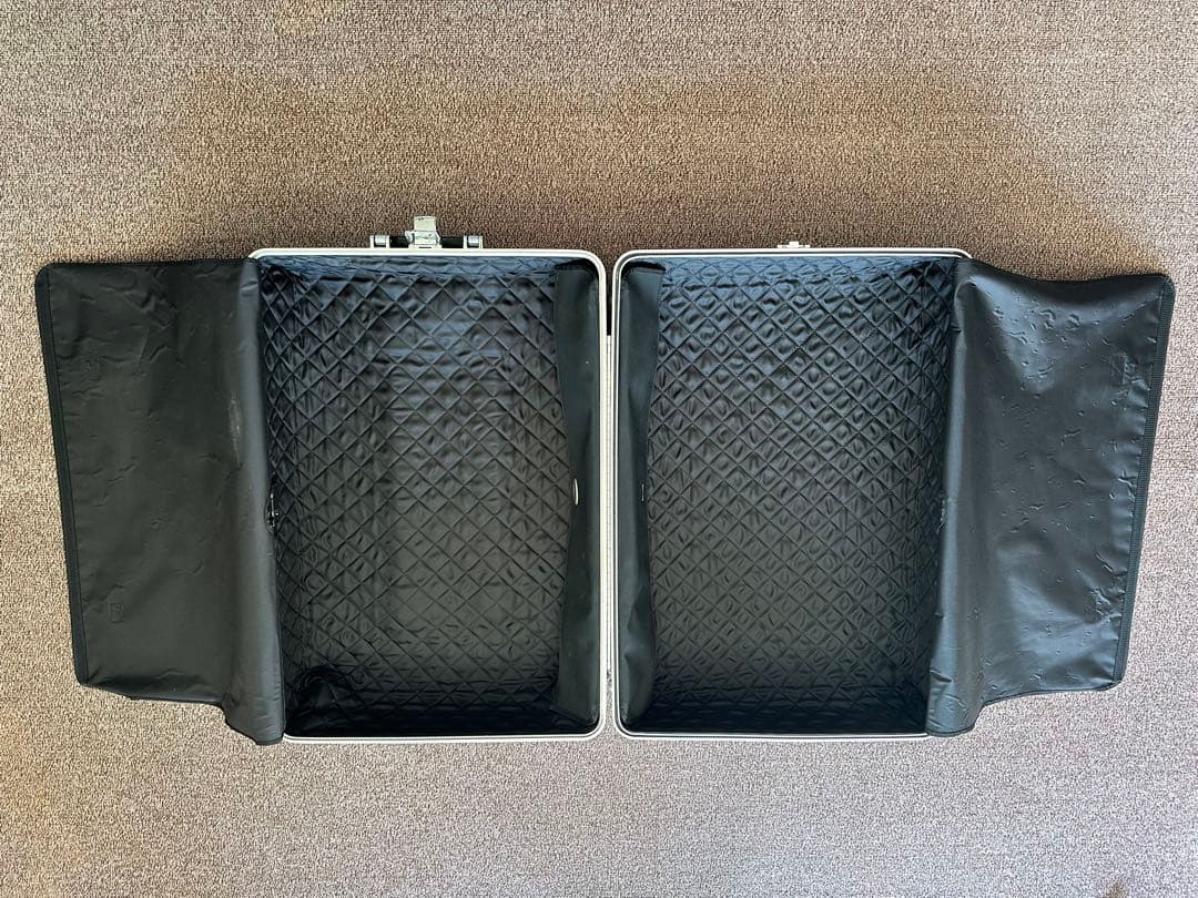 ゼロハリバートンシルバー キャリーケース 2輪 ハンドル付き