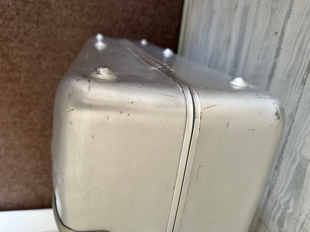 ゼロハリバートンシルバー キャリーケース 2輪 ハンドル付き