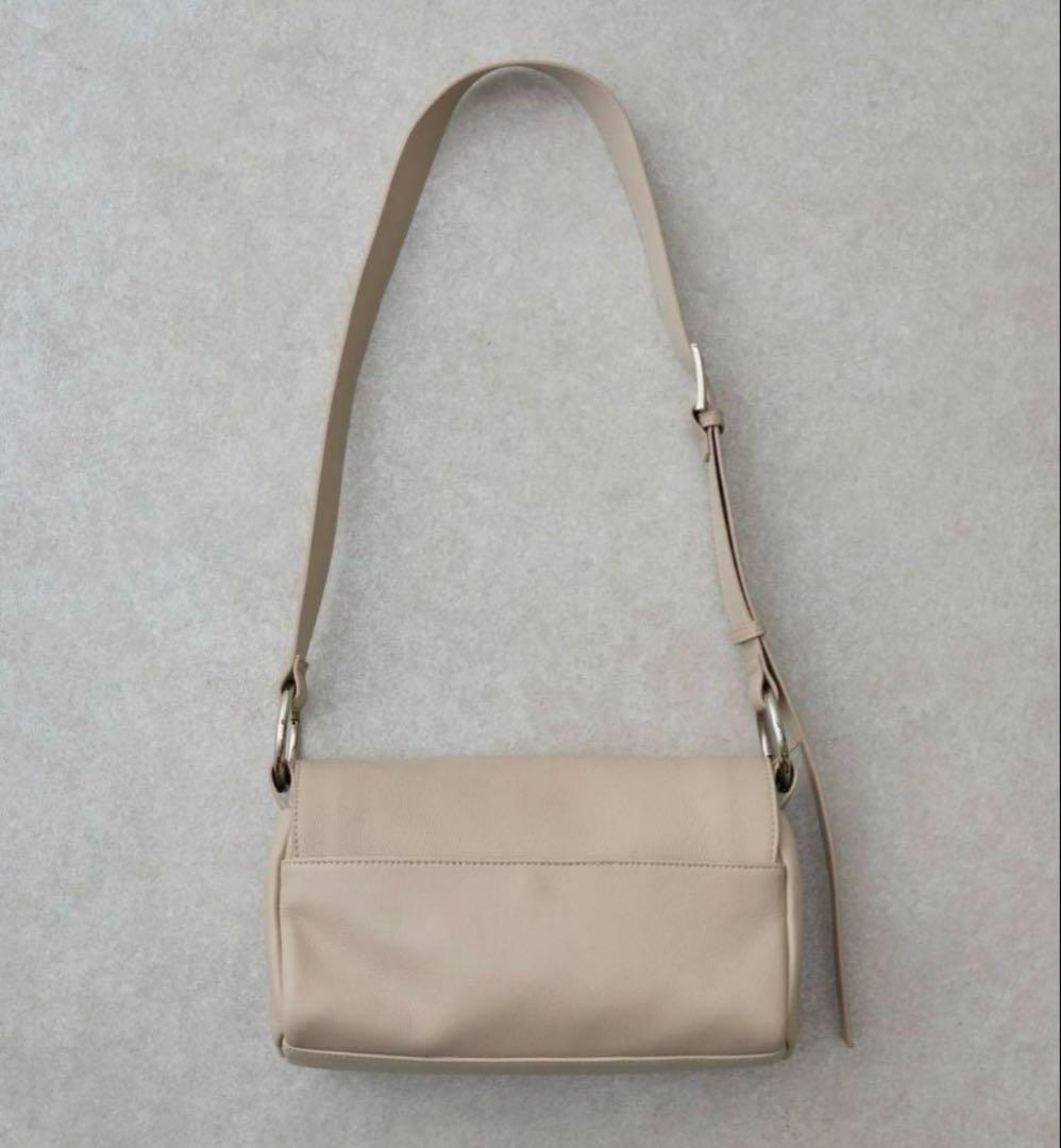 新品 ビアズリー beardsley レザー ボディバッグ　ショルダーバッグ