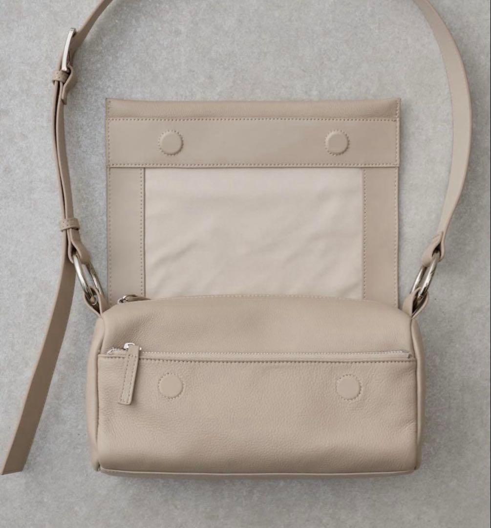 新品 ビアズリー beardsley レザー ボディバッグ　ショルダーバッグ