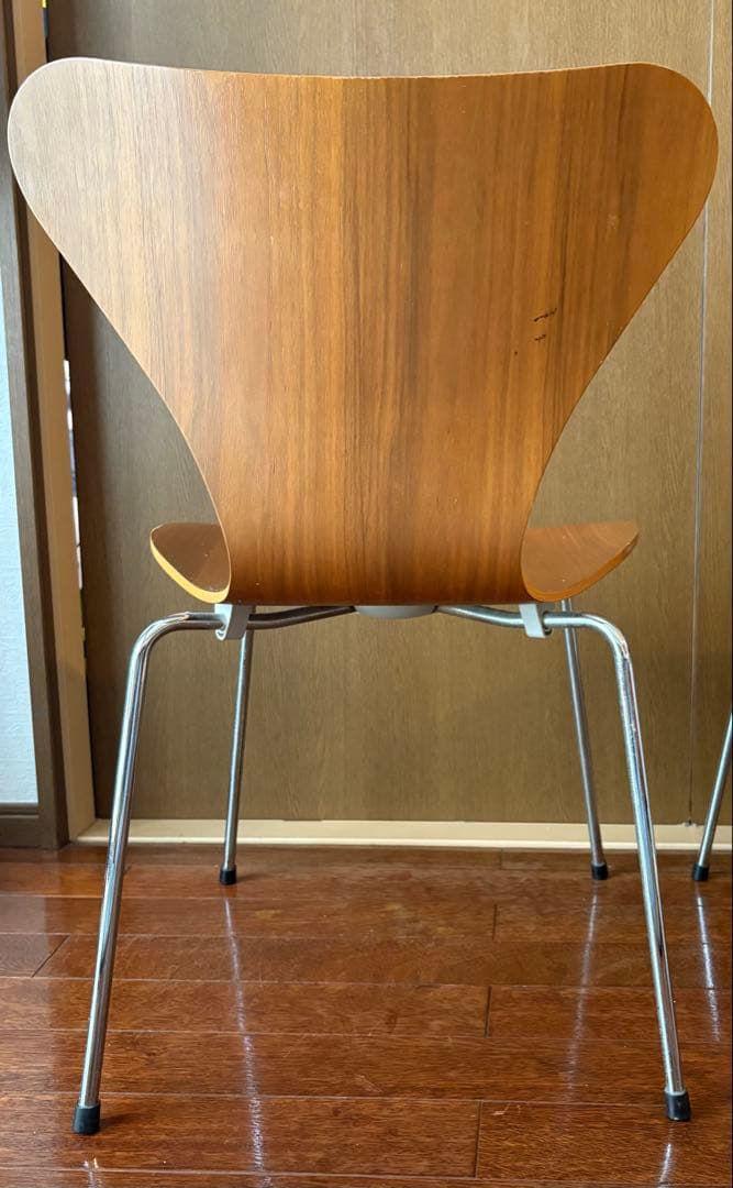 2003製正規品:Fritz Hansen セブンチェア(左)