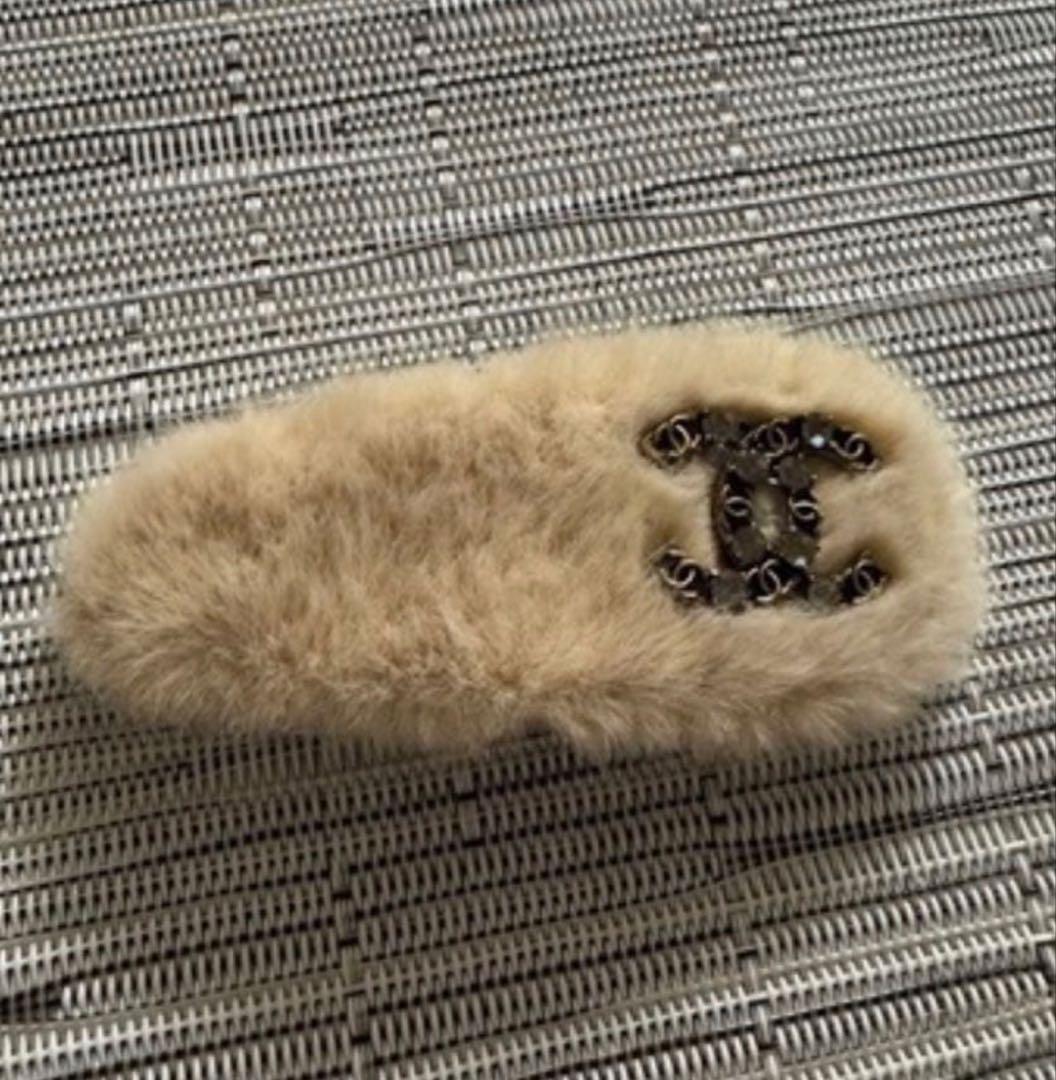 ロエベ　　CHANEL　ヘアピン