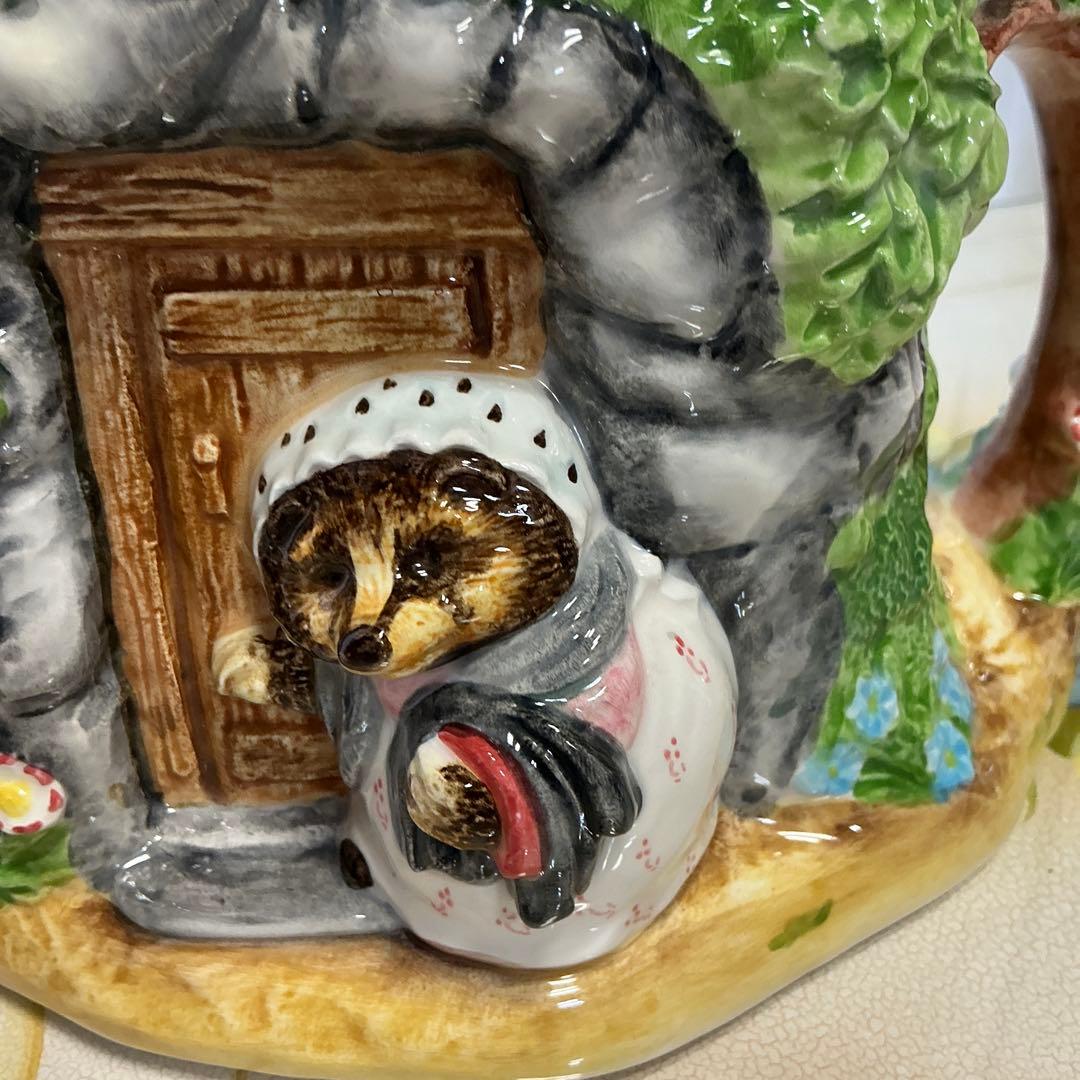 ピーターラビットの陶器製ポット(ティギーおばさん)小鳥付き