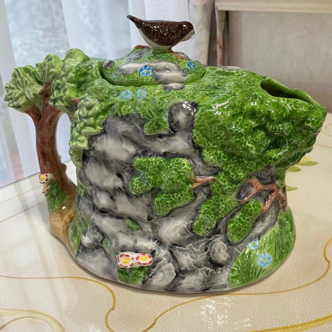 ピーターラビットの陶器製ポット(ティギーおばさん)小鳥付き
