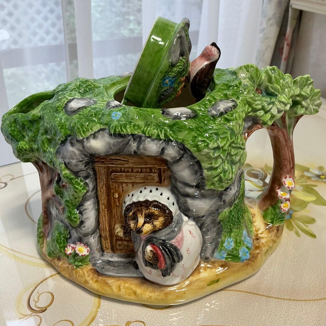 ピーターラビットの陶器製ポット(ティギーおばさん)小鳥付き