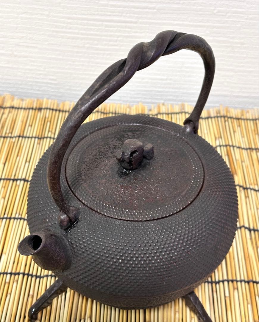 未使用品、栞付 南部岩鋳造捻鉉鳴摘15型アラレ 南部鉄瓶 南部鉄器
