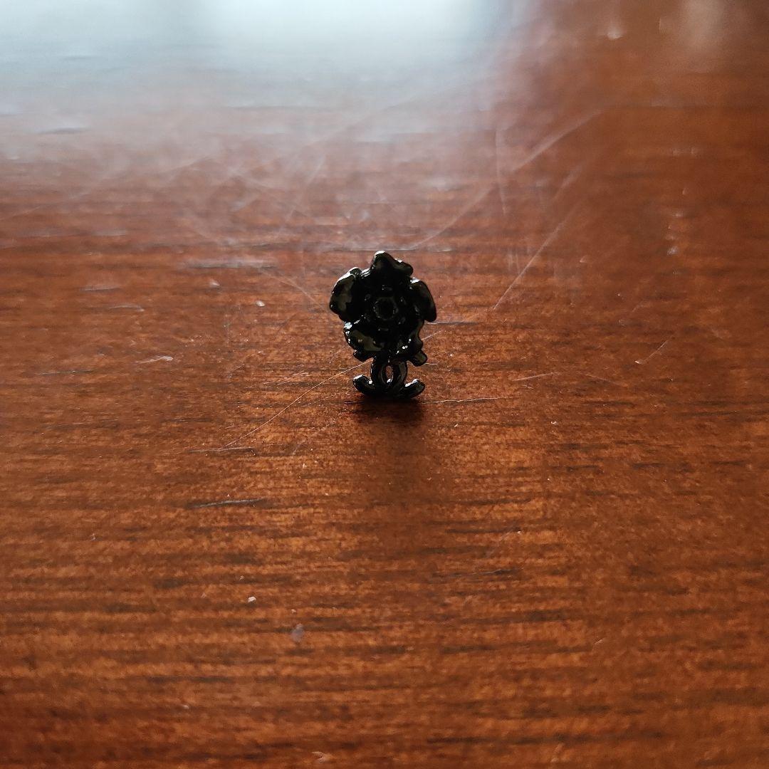 シャネル　片方ピアス　カメリアピアス