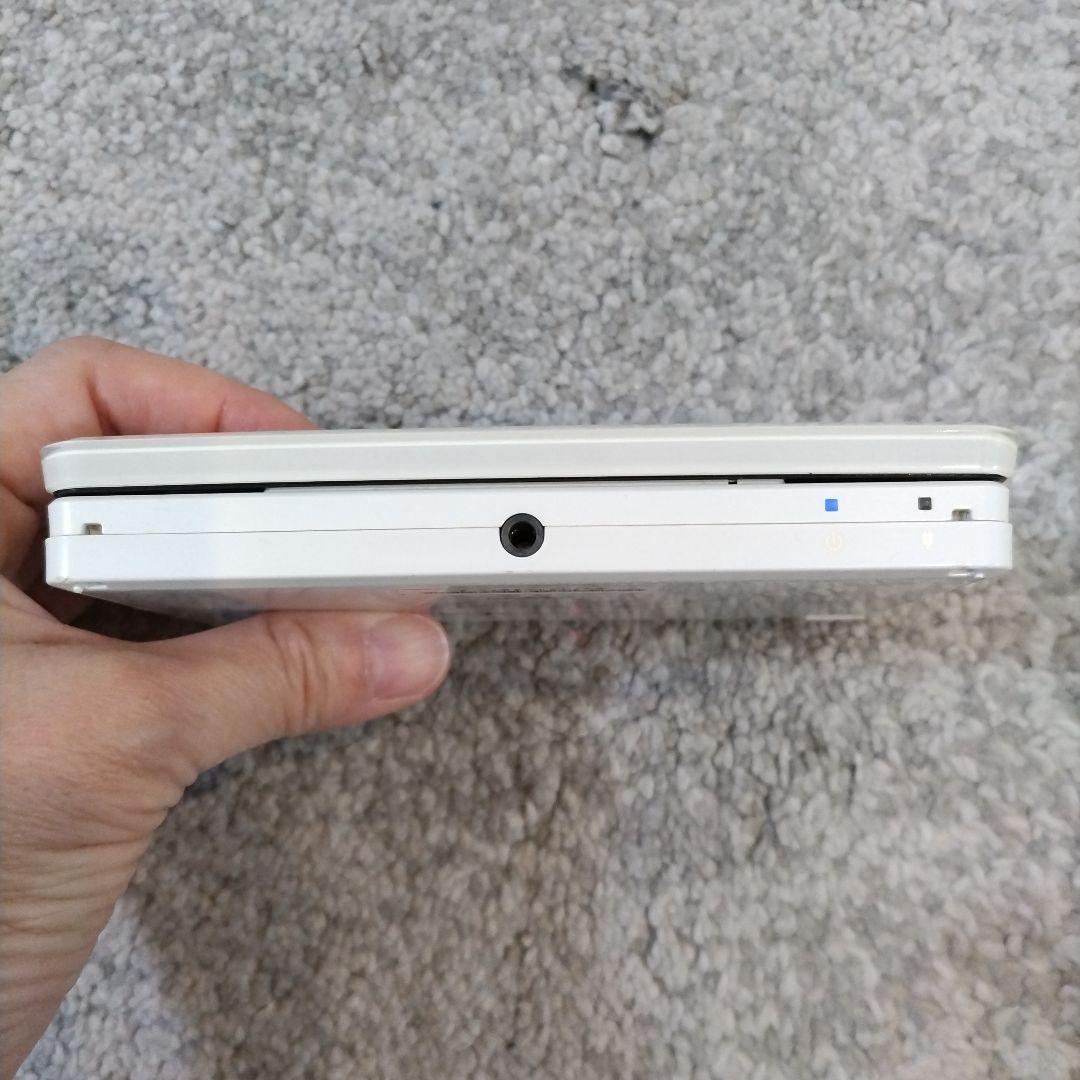 ニンテンドー3DS 本体＆充電器ホワイト　＆　ソフト2