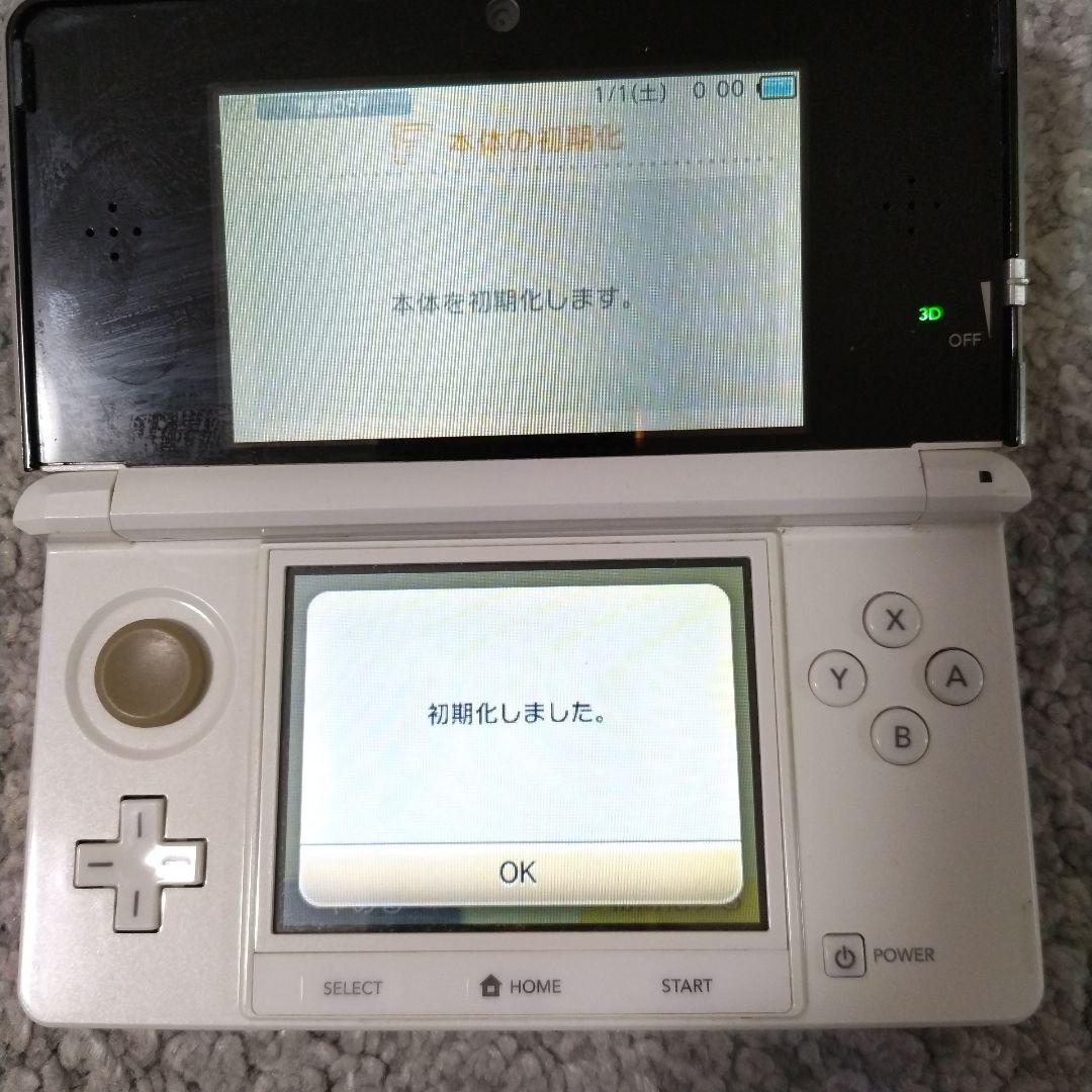 ニンテンドー3DS 本体＆充電器ホワイト　＆　ソフト2