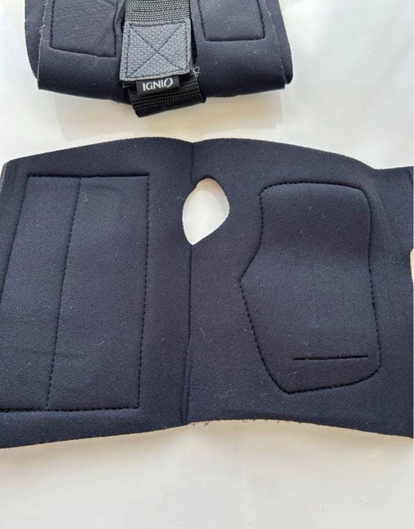 ビンディング付きスノーボード➕手首用プロテクターのセット