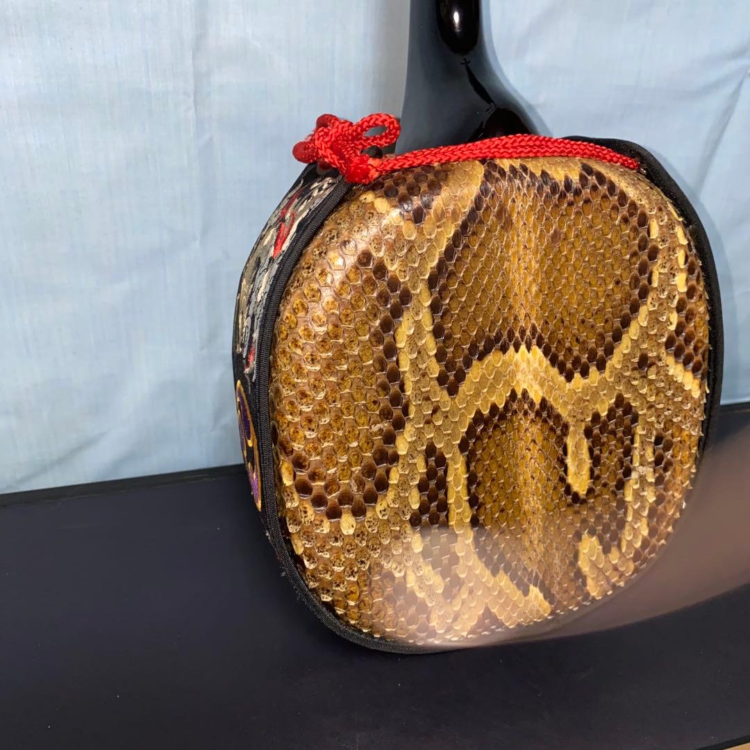 沖縄民族楽器　三線本体 強化張り蛇皮製 付属品　鍵付きハードケース