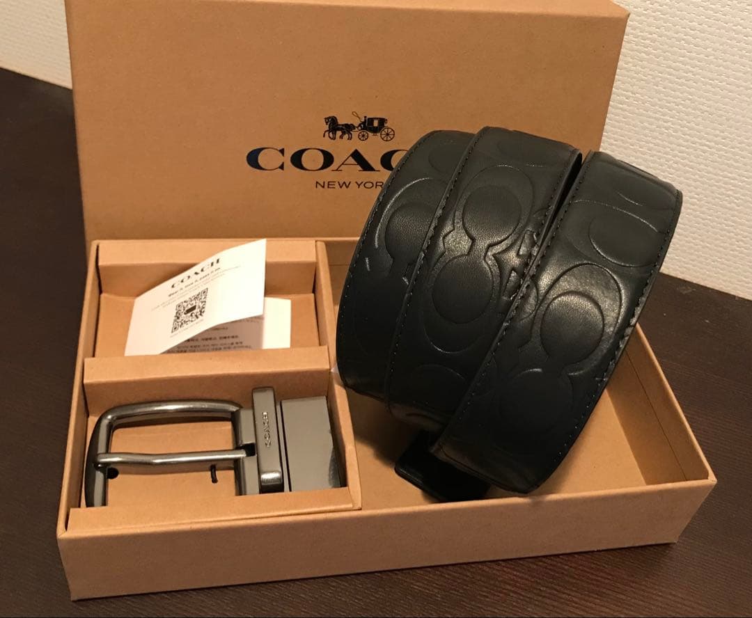 新品COACH シグネチャーフリーサイズリバーシブルベルトギフト箱付き