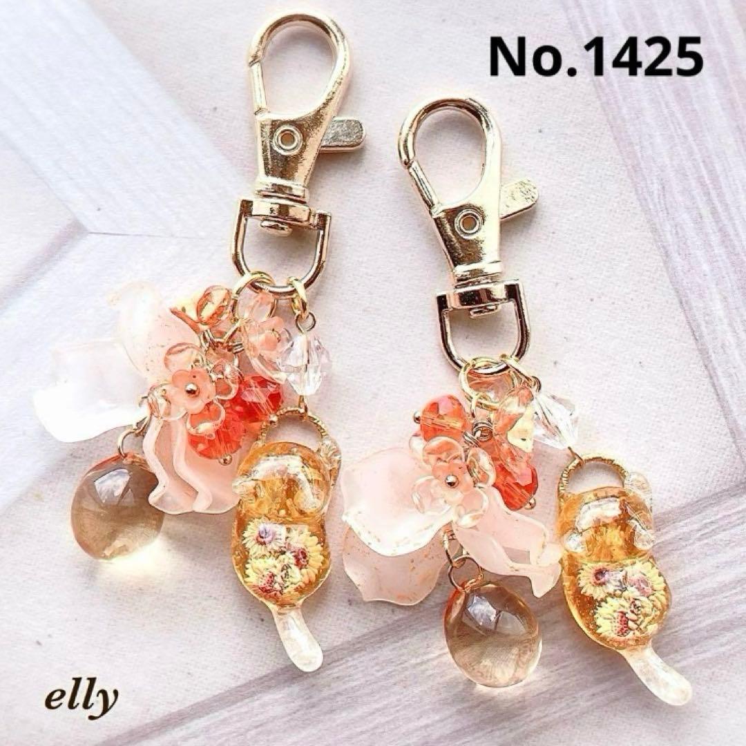 sawasawa様】1392.琉球ガラス 向日葵 じゃれ猫 レジン チャーム - メルカリ