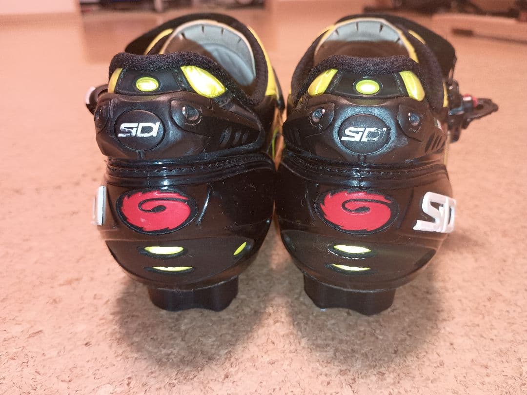 ウェア SCARPE WIRE CARBON VERNICI