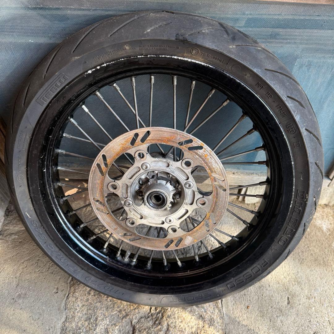 リ*ト様 dトラッカー250 フロントホイール　ハブ割れ