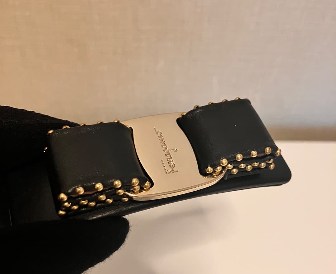 【美品】フェラガモバレッタスタッズつきヘアーアクセサリー