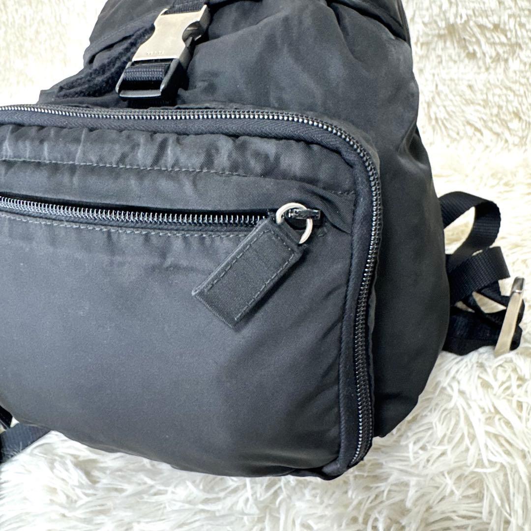 プラダ PRADA リュック 三角ロゴ ナイロン 巾着型 黒 V152