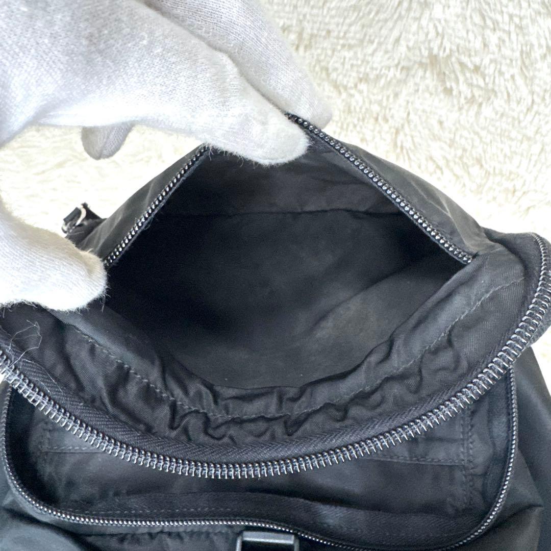 プラダ PRADA リュック 三角ロゴ ナイロン 巾着型 黒 V152