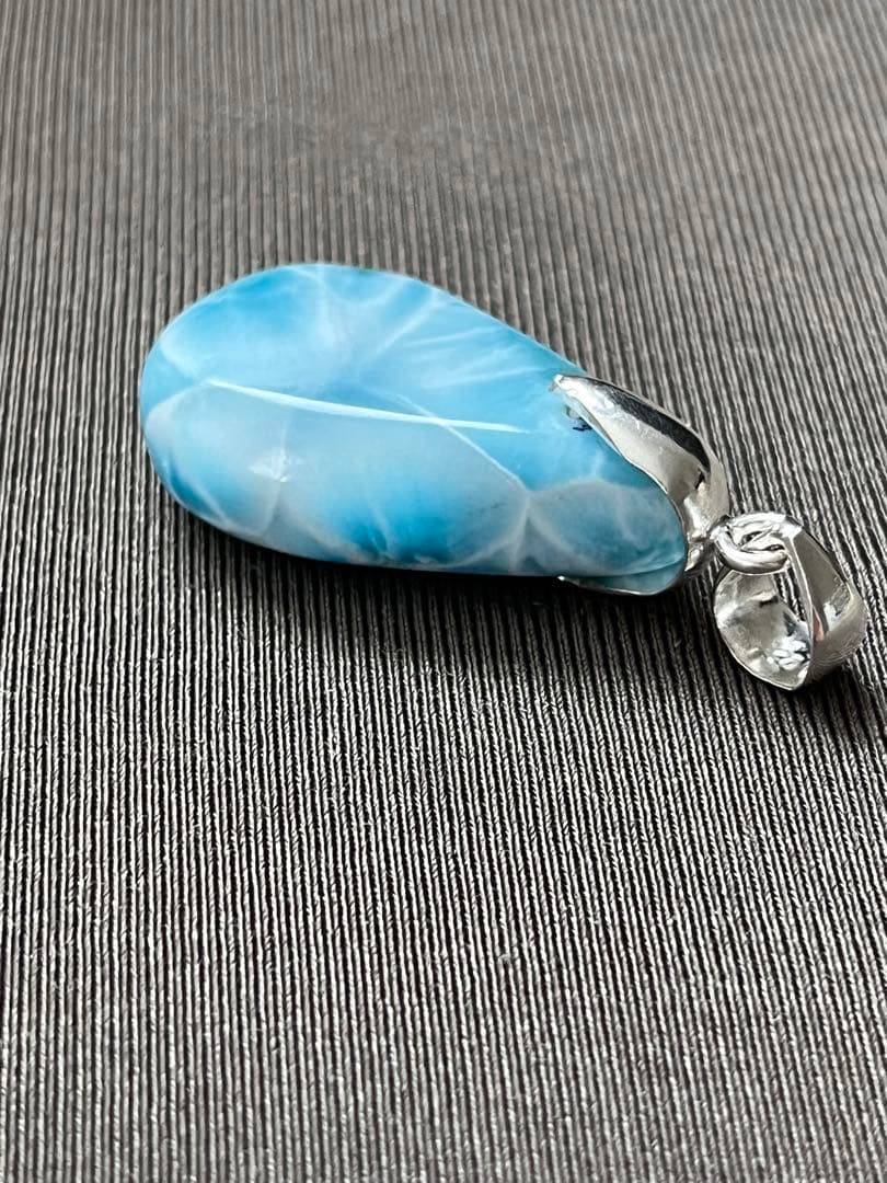 天然石ラリマー☆高品質！しずく型ペンダントトップ☆両面違う模様で素敵！